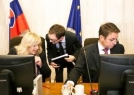 Ministri odmietli škrty pred voľbami (Hospodárske noviny)