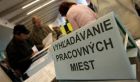 Počet zamestnancov stále pod 2 miliónmi