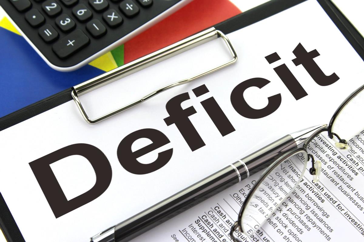 S deficitom na večné časy