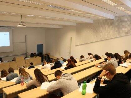 Financial and Economic (Il)Literacy among Young Slovaks