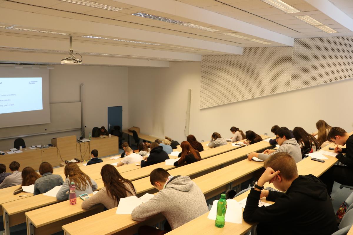 Financial and Economic (Il)Literacy among Young Slovaks