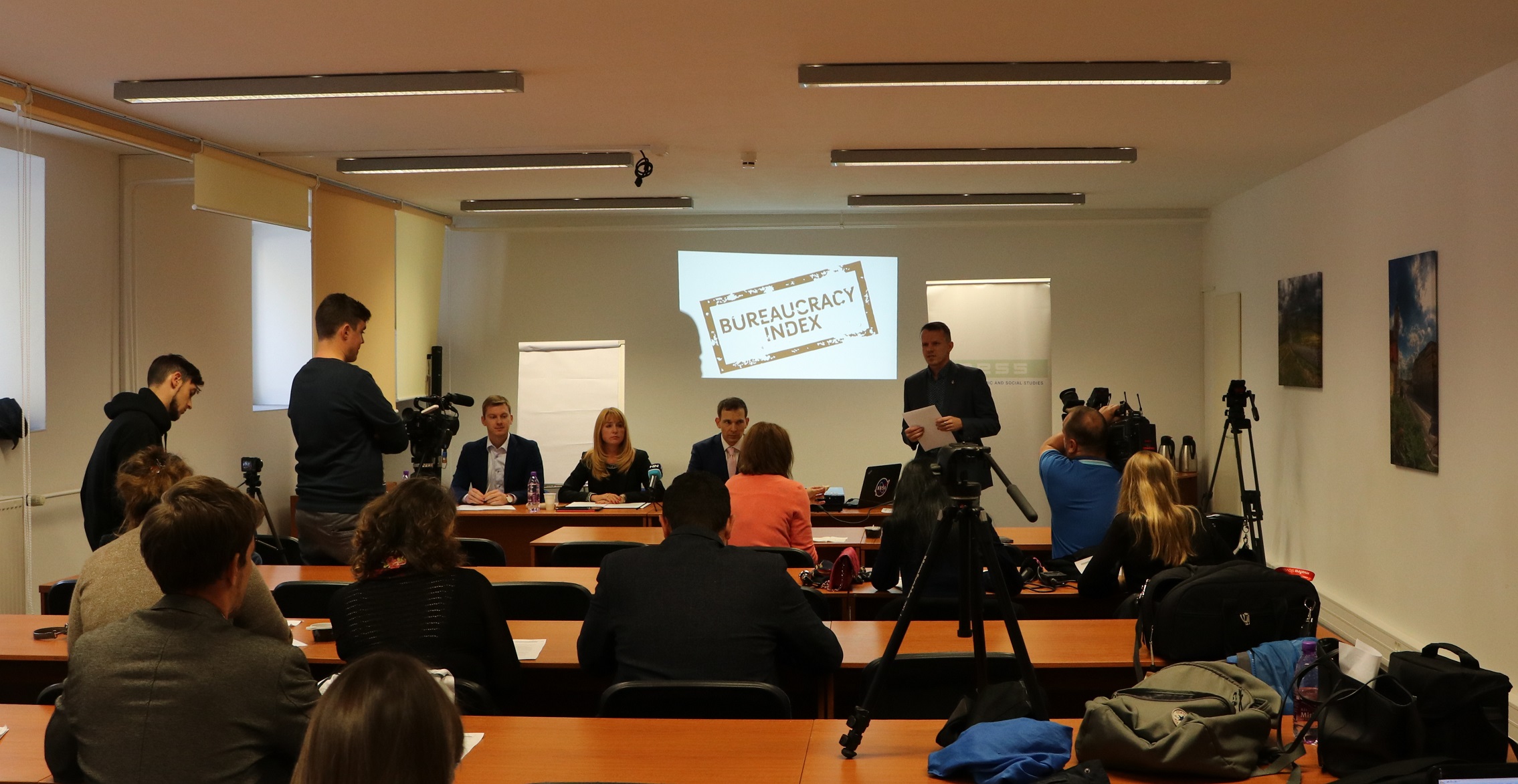 Tlačová správa: Podnikateľ strávi byrokraciou 222 hodín