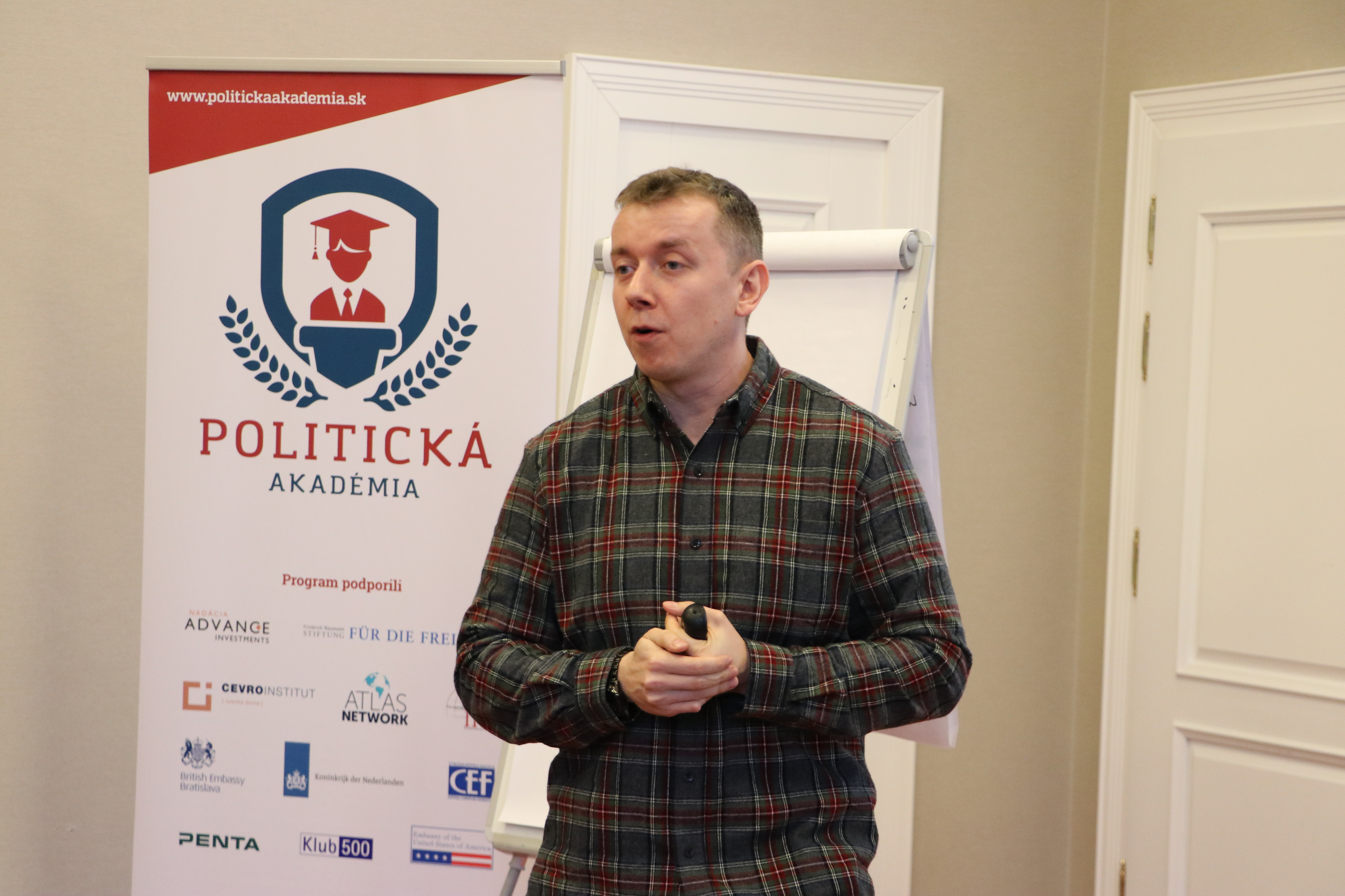 INESS na Politickej akadémii