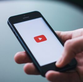 Europoslancom ležia v žalúdku online reklamy