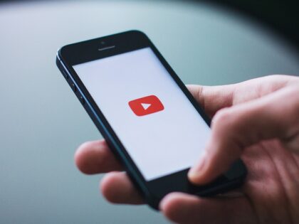 Europoslancom ležia v žalúdku online reklamy