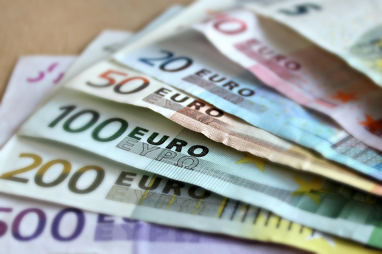 Rozdielne platy mužov a žien: nestrieľajme po posloch