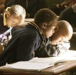 Ako vyriešiť najväčšiu tragédiu nášho školstva? Návod má Keňa a Uganda